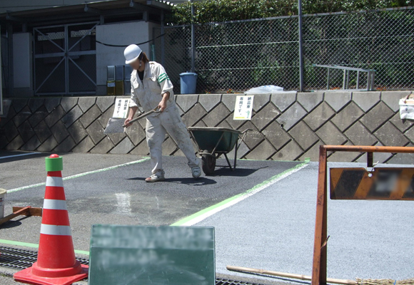 滑り止め散布